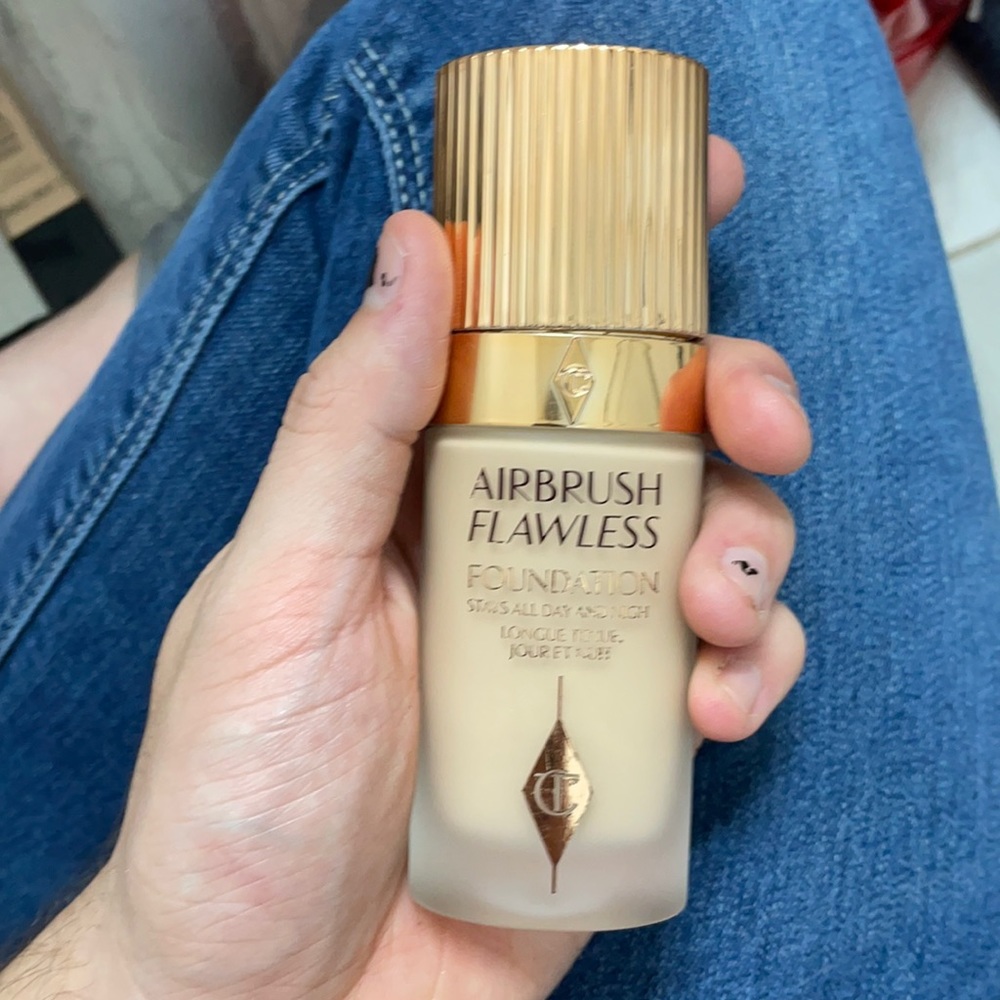 Charlotte Tilbury airbrush flawless foundation